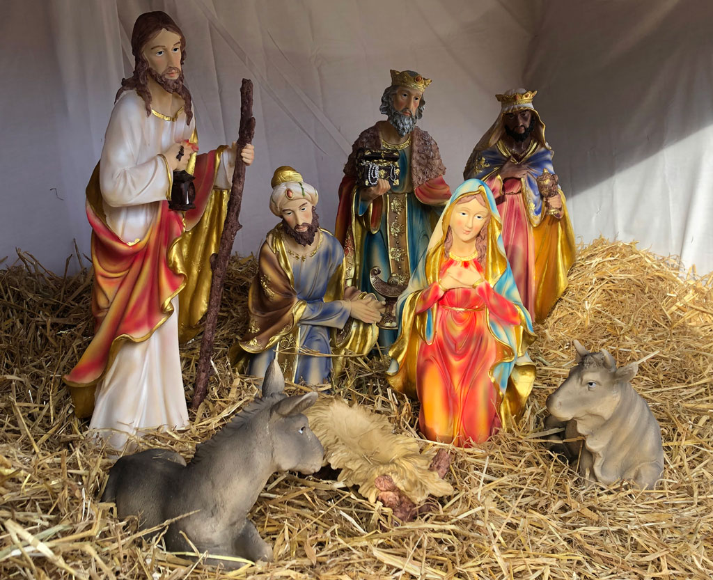 Divine Mercy Outdoor Crib